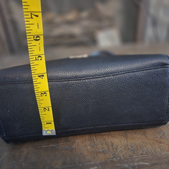 Coach Black Pebbled Leather Chain Strap Tote Shoulder Bag Gold Hardware Turnlock - Picture 6 of 7